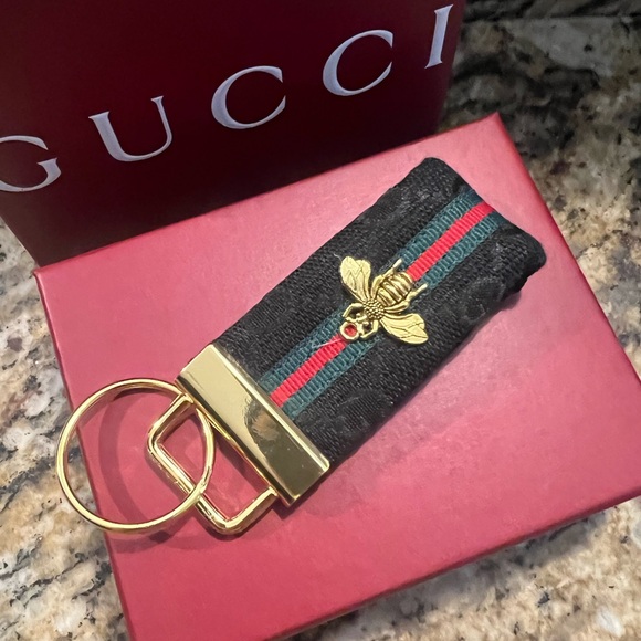 Gucci Black and Gold Key Holder with Red and Green Stripe - Picture 3 of 6